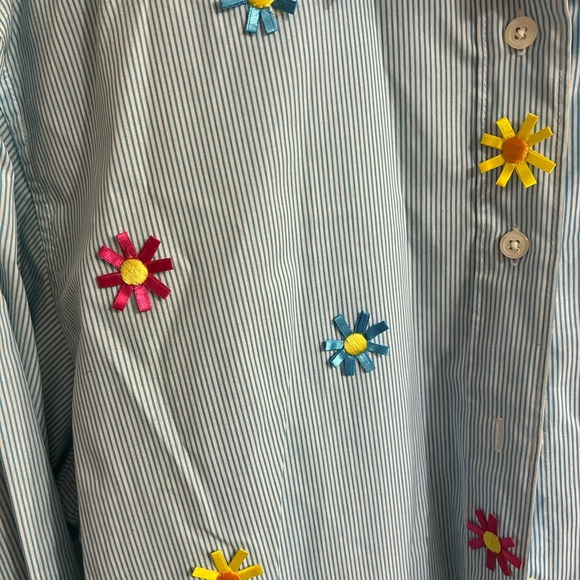 Martha’s Vineyard button up blouse blue white stripe handmade ribbon flowers NWT - Picture 7 of 8
